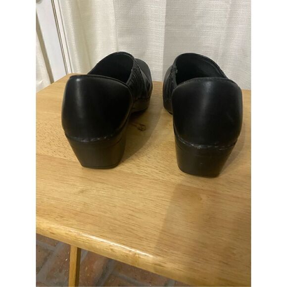 Dansko black leather slip on clogs size 38 - Picture 2 of 9